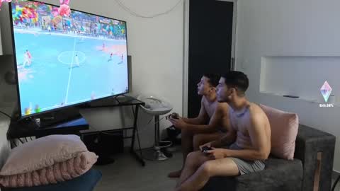 Snapshot of friendsbi_sextape chatting on 12/28/24, 12:03 Bella Fran Steven and Pepe online show from 12/28/24, 12:03