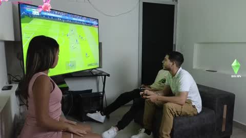 Snapshot of friendsbi_sextape chatting on 12/31/24, 05:33 Bella Fran Steven and Pepe online show from 12/31/24, 05:33