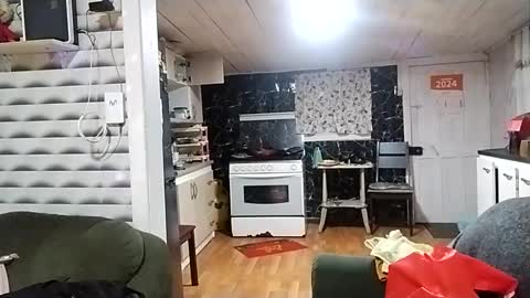 Frizzy girl online show from 12/04/24, 01:14