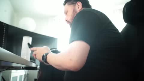 Snapshot of frob976 chatting on 03/05/25, 08:53 frob976 online show from 03/05/25, 08:53