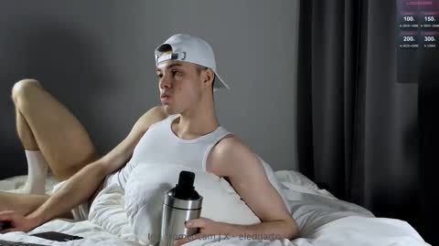 Snapshot of fromedcam chatting on 11/19/25, 05:24 ED online show from 11/19/25, 05:24