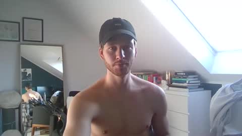 Snapshot of frozenyoga chatting on 01/11/25, 12:50 frozenyoga online show from 01/11/25, 12:50