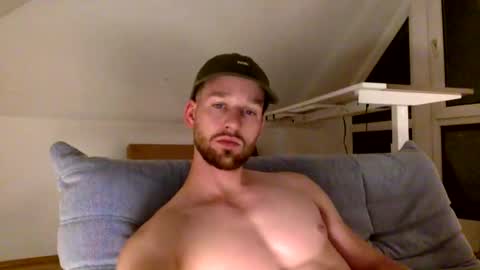 Snapshot of frozenyoga chatting on 09/21/25, 06:31 frozenyoga online show from 09/21/25, 06:31