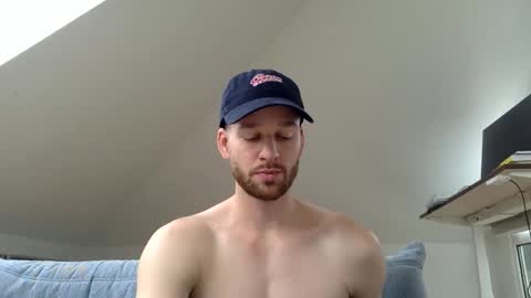 Snapshot of frozenyoga chatting on 10/12/25, 10:25 frozenyoga online show from 10/12/25, 10:25