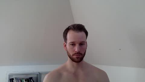 Snapshot of frozenyoga chatting on 12/21/25, 01:29 frozenyoga online show from 12/21/25, 01:29