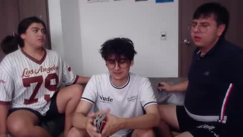 uwu online show from 11/16/25, 10:04