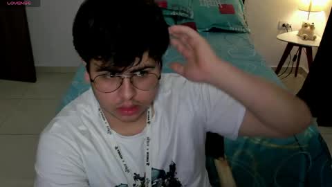 uwu online show from 04/05/26, 11:46