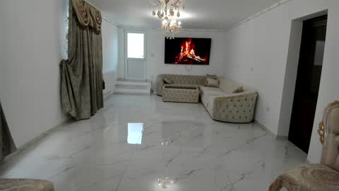 Snapshot of fuckable_one chatting on 01/21/25, 11:35 Angelique online show from 01/21/25, 11:35