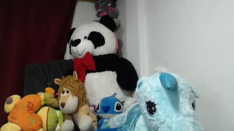 Mia and Gary  online show from 01/25/25, 05:07