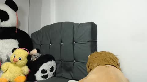 Mia and Gary  online show from 03/12/25, 07:35