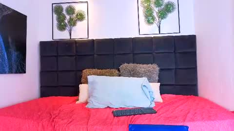 Red her and Velvet him online show from 06/12/26, 08:41