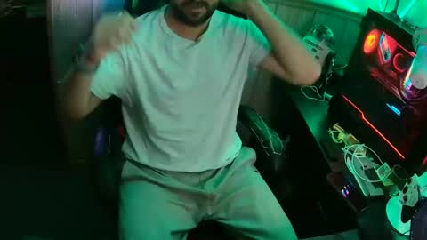 Snapshot of fufupop chatting on 11/29/25, 10:35 fufupop online show from 11/29/25, 10:35