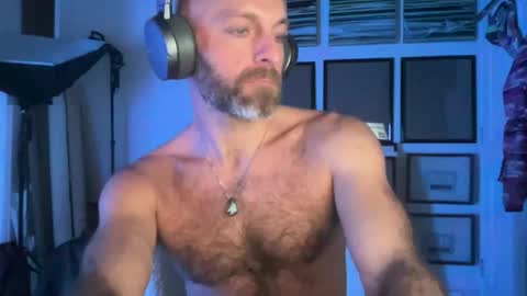 Snapshot of fuhzee chatting on 11/18/25, 11:37 FuhZee online show from 11/18/25, 11:37