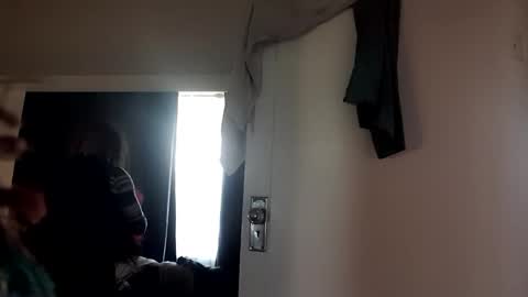 Snapshot of full4cefull chatting on 12/25/24, 08:51 Pizzaz online show from 12/25/24, 08:51