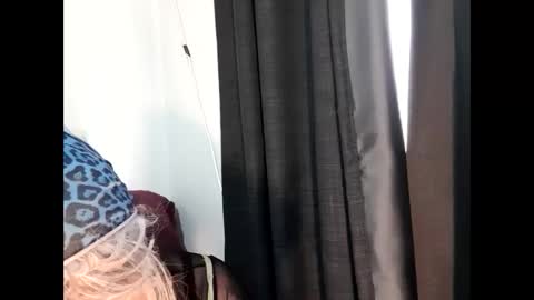 Snapshot of full4cefull chatting on 09/28/25, 03:45 Pizzaz online show from 09/28/25, 03:45