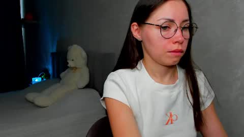 Snapshot of fun__nd__bun chatting on 06/25/26, 01:16 fun__nd__bun online show from 06/25/26, 01:16