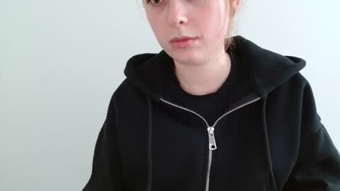 Emma online show from 04/01/26, 01:41