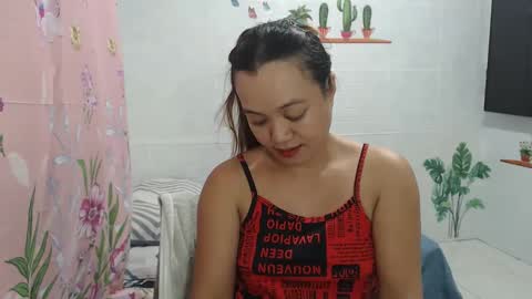 Snapshot of funluvnpinay4u chatting on 12/06/24, 11:22 MAE online show from 12/06/24, 11:22