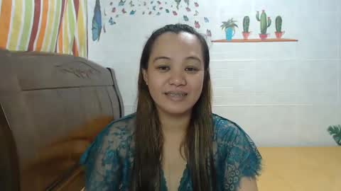 Snapshot of funluvnpinay4u chatting on 12/20/24, 01:36 MAE online show from 12/20/24, 01:36