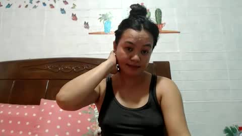 Snapshot of funluvnpinay4u chatting on 10/17/25, 03:42 MAE online show from 10/17/25, 03:42