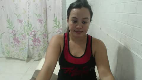 Snapshot of funluvnpinay4u chatting on 11/18/25, 05:34 MAE online show from 11/18/25, 05:34