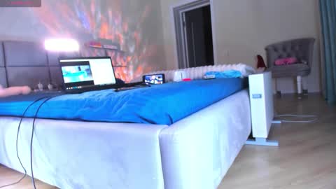 Snapshot of funny_blondi chatting on 11/25/25, 08:31 Just yours blondi 3 online show from 11/25/25, 08:31