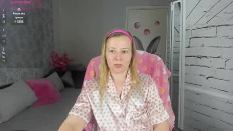 Snapshot of funny_bunny4 chatting on 12/21/24, 06:34 funny_bunny4 online show from 12/21/24, 06:34