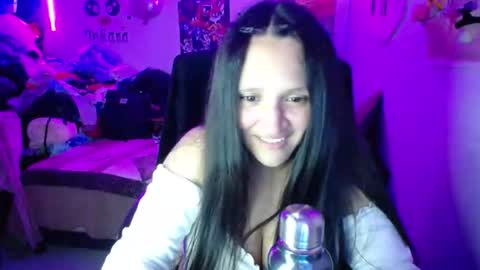 Snapshot of funny_weed_money chatting on 09/21/25, 02:35 Linda Cataleya- mackenzie girls online show from 09/21/25, 02:35