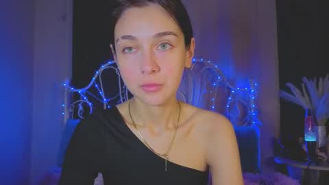 Snapshot of funny_whotsss chatting on 09/17/25, 11:28 Tiffany online show from 09/17/25, 11:28