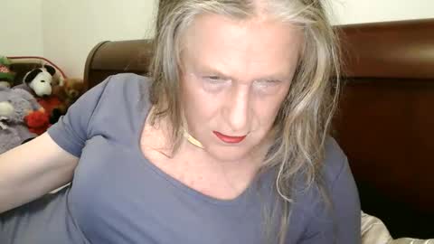 Jessie Love online show from 02/01/26, 10:47