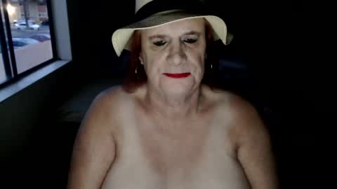 Snapshot of funwithgracie chatting on 11/15/25, 12:52 funwithgracie online show from 11/15/25, 12:52