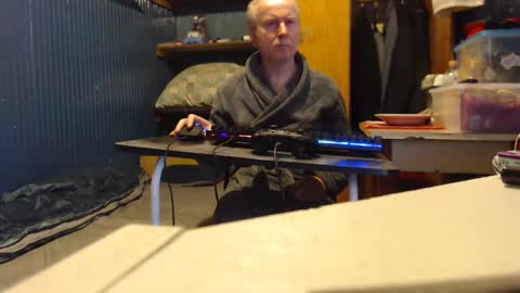 Snapshot of furosz chatting on 01/27/25, 12:05 furosz online show from 01/27/25, 12:05