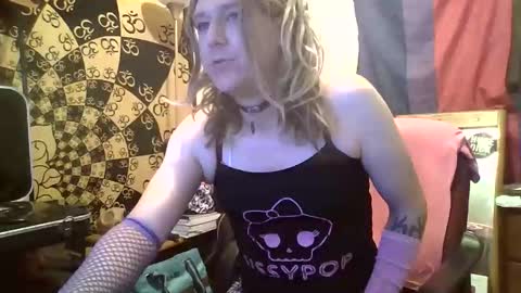 Snapshot of futant chatting on 05/23/26, 12:38 Futah CD online show from 05/23/26, 12:38