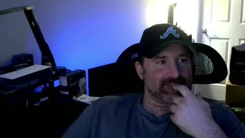 Snapshot of fuzz08 chatting on 06/12/26, 06:40 fuzz08 online show from 06/12/26, 06:40