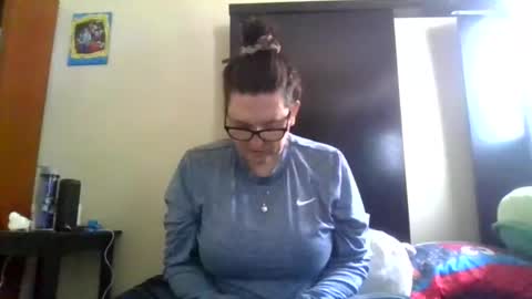 fuzzypeaches87 online show from 03/12/26, 07:20