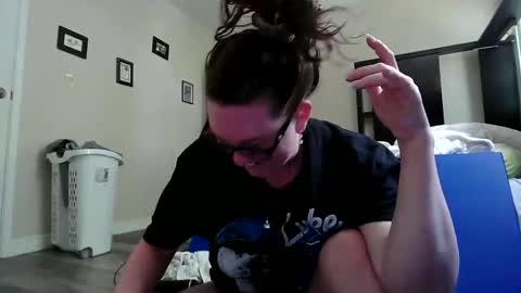 fuzzypeaches87 online show from 06/07/26, 07:17