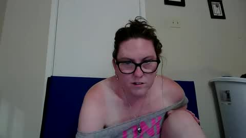 fuzzypeaches87 online show from 06/11/26, 02:53