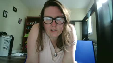 fuzzypeaches87 online show from 06/11/26, 04:49