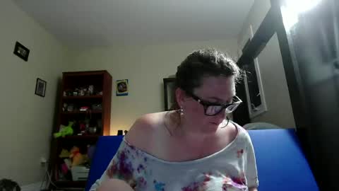 fuzzypeaches87 online show from 06/12/26, 05:17