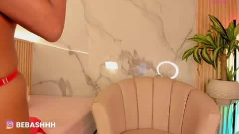   Independent model online show from 12/17/25, 12:33