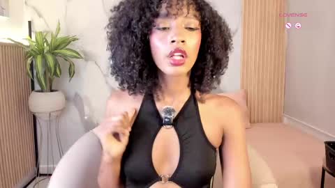   Independent model online show from 05/19/26, 11:05