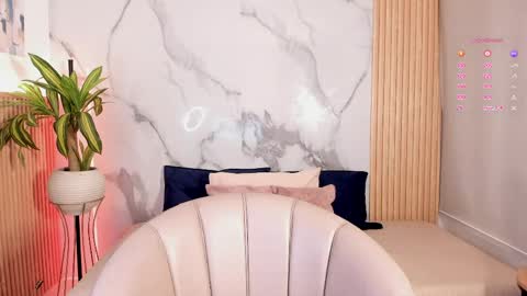   Independent model online show from 05/27/26, 10:45