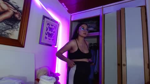 Victoria online show from 01/08/25, 01:53