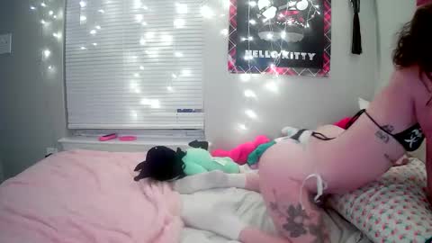 Snapshot of g0recreep chatting on 09/24/25, 04:27 g0recreep online show from 09/24/25, 04:27