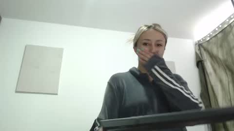 Snapshot of gabb_rioss chatting on 07/28/26, 04:27 Gabriela online show from 07/28/26, 04:27