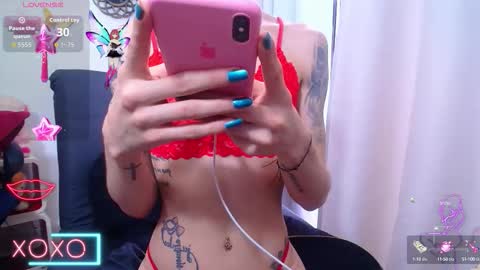 Snapshot of gabbyhills_ chatting on 09/26/25, 07:29 Gabby online show from 09/26/25, 07:29