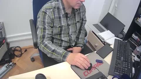 gabriel9_2003 online show from 04/17/26, 07:00