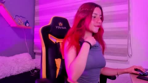 Snapshot of gabrielaa_castro chatting on 11/12/25, 09:58 gabi online show from 11/12/25, 09:58