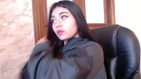 Snapshot of gabriella27_ chatting on 10/02/25, 12:01 gabriella online show from 10/02/25, 12:01