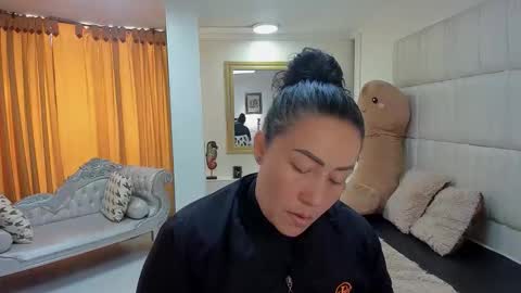 gabriela online show from 02/05/26, 01:27